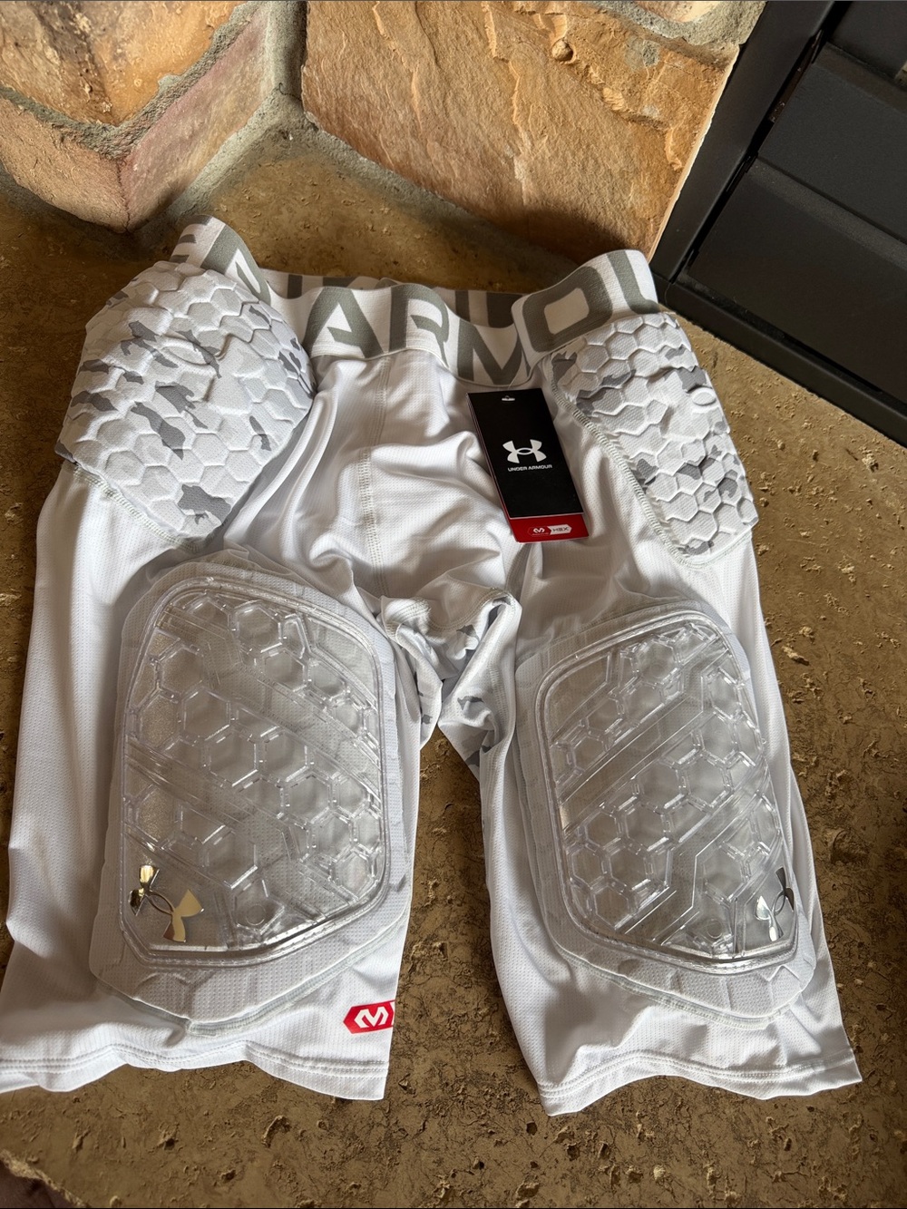 NWT Under Armour White Men's Padded Compression Shorts Clear Protective Pads XL